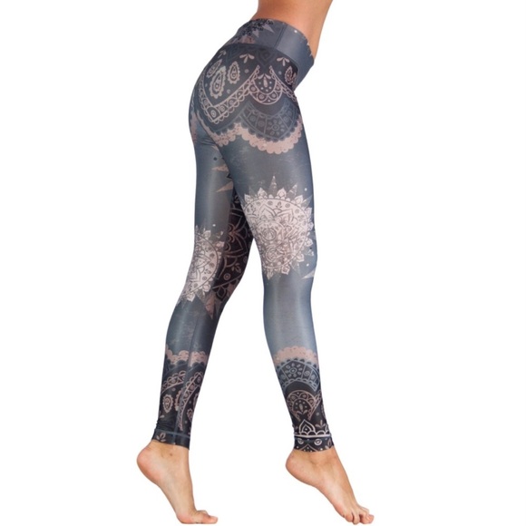 NEW Niyama Dancing Beauty Leggings Size Small - Picture 1 of 7
